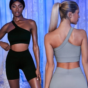Completo yoga senza cuciture donna con reggiseno monospalla e pantaloncini a vita alta fitness