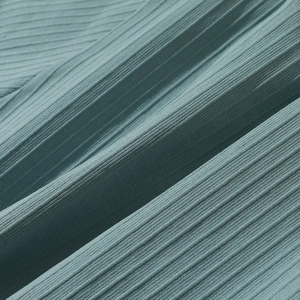 Gros plan du tissu de yoga sans couture en tricot côtelé bleu sarcelle montrant la texture