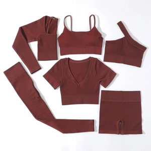 Set yoga senza cuciture da 6 pezzi color ruggine con trama a coste e pantaloncini