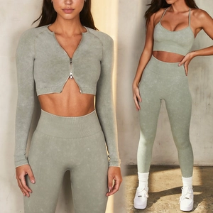 Set yoga 3 pezzi senza cuciture verde salvia con giacca a maniche lunghe e leggings