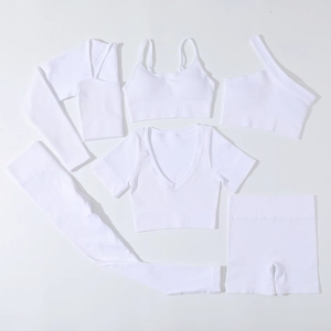 Set yoga 5 pezzi in maglia a costine bianche con crop top e pantaloncini a vita alta