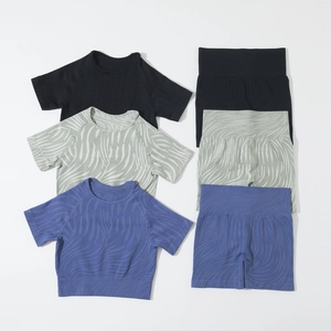 Seamless yoga sets in black, green and blue featuring subtle textured jacquard patterns