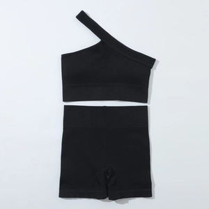 Ensemble de fitness côtelé noir sans couture avec haut à une épaule et short taille haute