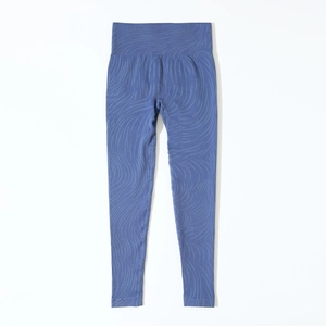 Detail of high-waisted ribbing on navy blue seamless yoga pants with wavy jacquard pattern