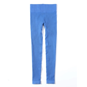 Vue détaillée du legging de yoga côtelé sans couture à taille haute en tricot bleu vif