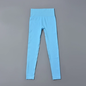 Gros plan du legging de yoga côtelé sans couture bleu vif avec taille haute et texture
