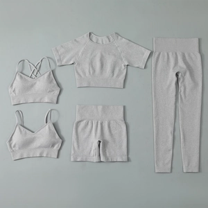 Ensemble de yoga 5 pièces sans couture gris chiné avec legging et hauts de sport