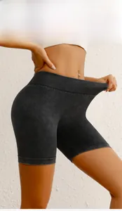 Détail de la taille haute sans couture élastique du short de yoga gris foncé délavé