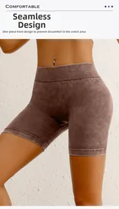 Détail du short de yoga sans couture avec taille haute côtelée et design sans ligne en T