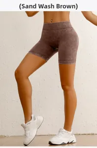 Détail du short de yoga sans couture taille haute effet push-up en brun délavé au sable