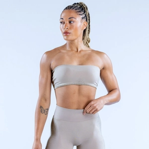 Détail de l'ensemble brassière de sport beige sans couture et legging de yoga taille haute