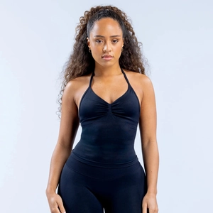 Ensemble de sport noir pour femme avec brassière dos nu et legging à col en V froncé