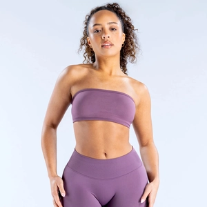 Vue avant de l'ensemble brassière bandeau et legging de yoga violet sans couture