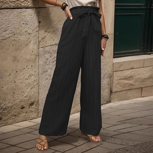 Pantaloni neri a vita alta stile paperbag con cintura a fiocco e tessuto a coste