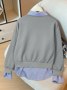 Pull gris femme avec ourlet de chemise rayé, style décontracté faux deux-pièces