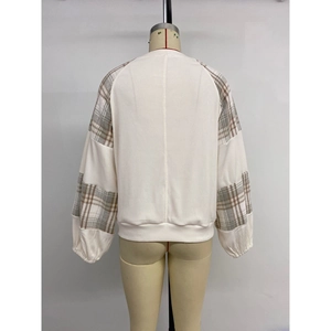 Women's crewneck sweatshirt with plaid sleeves and white ribbed fabric on the back