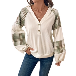Felpa da donna crema a coste con maniche raglan a quadri classici e scollo a V