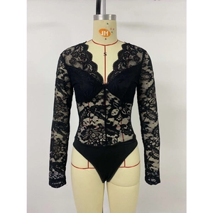 Eleganter schwarzer Langarm-Body aus Spitze mit tiefem V-Ausschnitt und floralem Muster