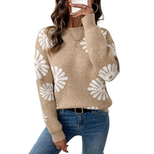 Damen-Strickpullover in Camel mit großen weißen Gänseblümchen-Mustern und Rundhals