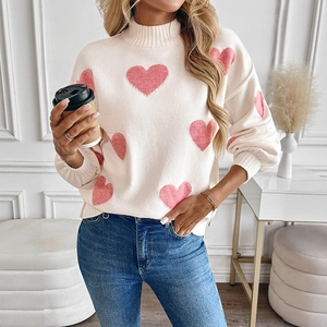 Damen-Strickpullover in Creme mit rosa Herz-Jacquardmuster und Stehkragen-Design