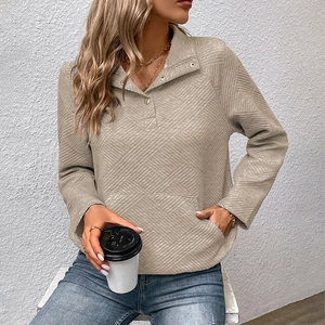 Oatmeal gewatteerde sweater met lange mouwen, knoopkraag en kangoeroezak