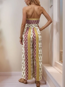 Vue arrière d'une combinaison bustier bohème avec motifs géométriques et jambes larges