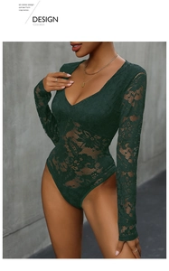 Détails du body en dentelle vert foncé avec des motifs complexes en crochet ajouré