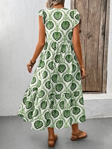 Détails de la robe longue à étages avec imprimé floral géométrique vert et mancherons