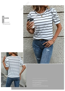 Detailansicht des schwarz-weiß gestreiften Damen-T-Shirts mit eleganten Puffärmeln