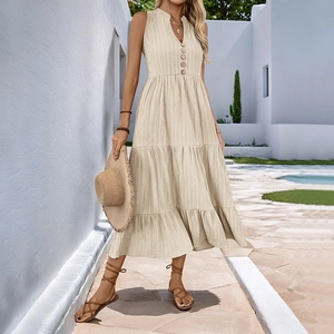 Ärmelloses Midikleid in Beige mit V-Ausschnitt, Holzknöpfen und gestuftem Rockteil