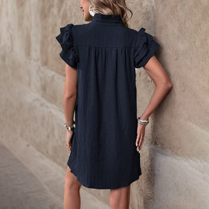 Dunkelblaues Sommerkleid mit Rüschenärmeln und strukturiertem Kreppstoff im Casual-Stil