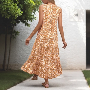 Ärmelloses Damen-Sommerkleid mit orangefarbenem Barockmuster und gestuftem Rüschensaum
