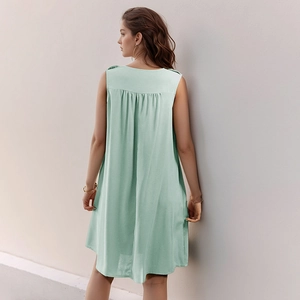 Abito smanicato a pieghe verde menta da donna con dettagli sul retro e tessuto leggero