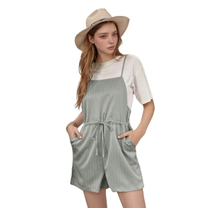 Damen Sommer Casual Salbeigrün gestreifter Jumpsuit Romper mit einem weißen Kurzarm-T-Shirt