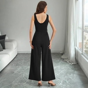 Eleganter ärmelloser schwarzer Jumpsuit mit weitem Bein, offenem Rücken und Taillengürtel