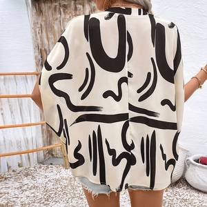 Women's V-neck batwing sleeve shirt with abstract geometric print in loose fit