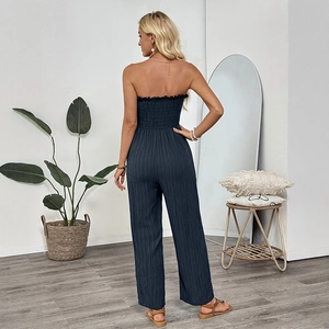 Dunkelblauer trägerloser Jumpsuit mit gesmokter hoher Taille und weitem Bein, Rückansicht