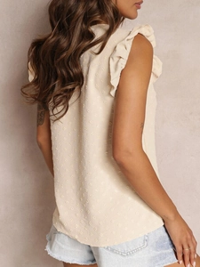 Detail der cremeweißen ärmellosen Bluse mit Pünktchen-Jacquard und Rüschenärmeln
