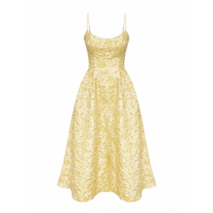 Robe mi-longue élégante jaune pâle en jacquard avec fines bretelles et motif floral