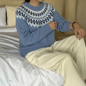 Women's light blue crewneck sweater with Fair Isle knit patterns in a relaxed autumn style
