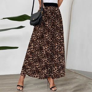 Pleated leopard print maxi skirt with high elastic waist for a stylish commute style