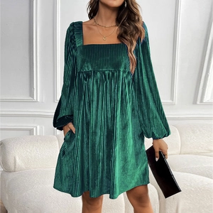 Robe Mini Plissée en Velours Dos Nu Col Carré Femmes Manches Longues Lanternes Couleur Unie Soirée Coupe Trapèze