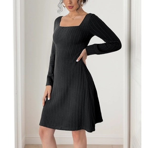 Élégante Robe à Col Carré Dos Nu pour Femme Manches Longues Tricot Nervuré Mini Robe Avec Nœud en Dentelle Sexy Ligne A