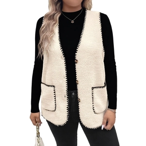 Gilet da donna in ecopelliccia color crema con ricamo nero a contrasto e scollo a V