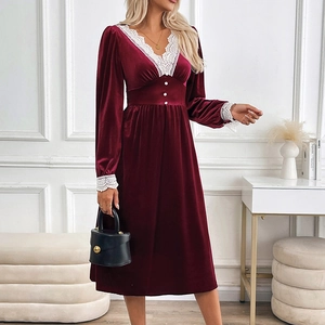Robe Midi en Velours Rouge Vin Élégante pour Femme Avec Bordure en Dentelle Blanche Col en V Manches Longues Taille Haute Boutons