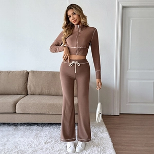 Damen Freizeit-Set in Braun mit kurzer Zip-Jacke und Schlaghose im Set aus zwei Teilen