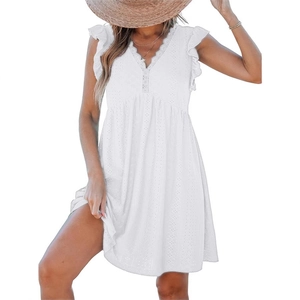 Robe blanche à col en V pour femmes avec bordure en dentelle et manches volantées