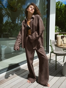 Detail of the brown cotton-linen shirt and wide-leg trousers set with button closure