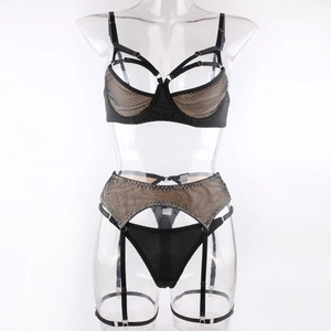 Ensemble lingerie 3 pièces en résille noire avec soutien-gorge harnais et porte-jarretelles