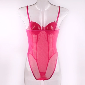 Détail du body en mesh rose fuchsia avec bonnets à armatures et bretelles réglables
